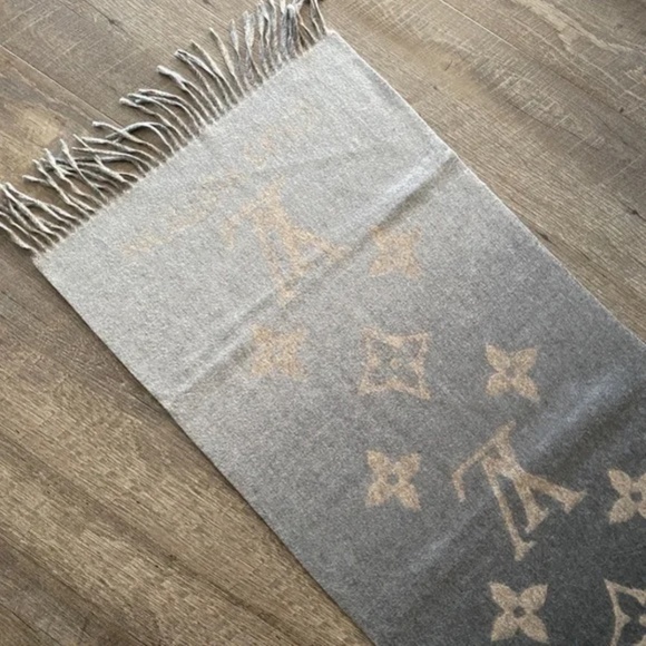 Ombre Cashmere Scarf - Picture 4 of 8